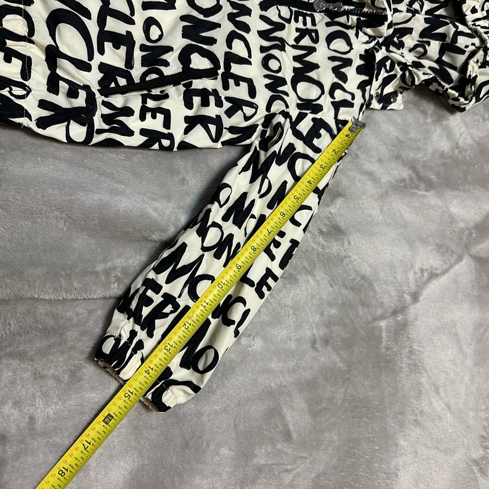 Price firm Moncler kids jacket - Picture 10 of 11
